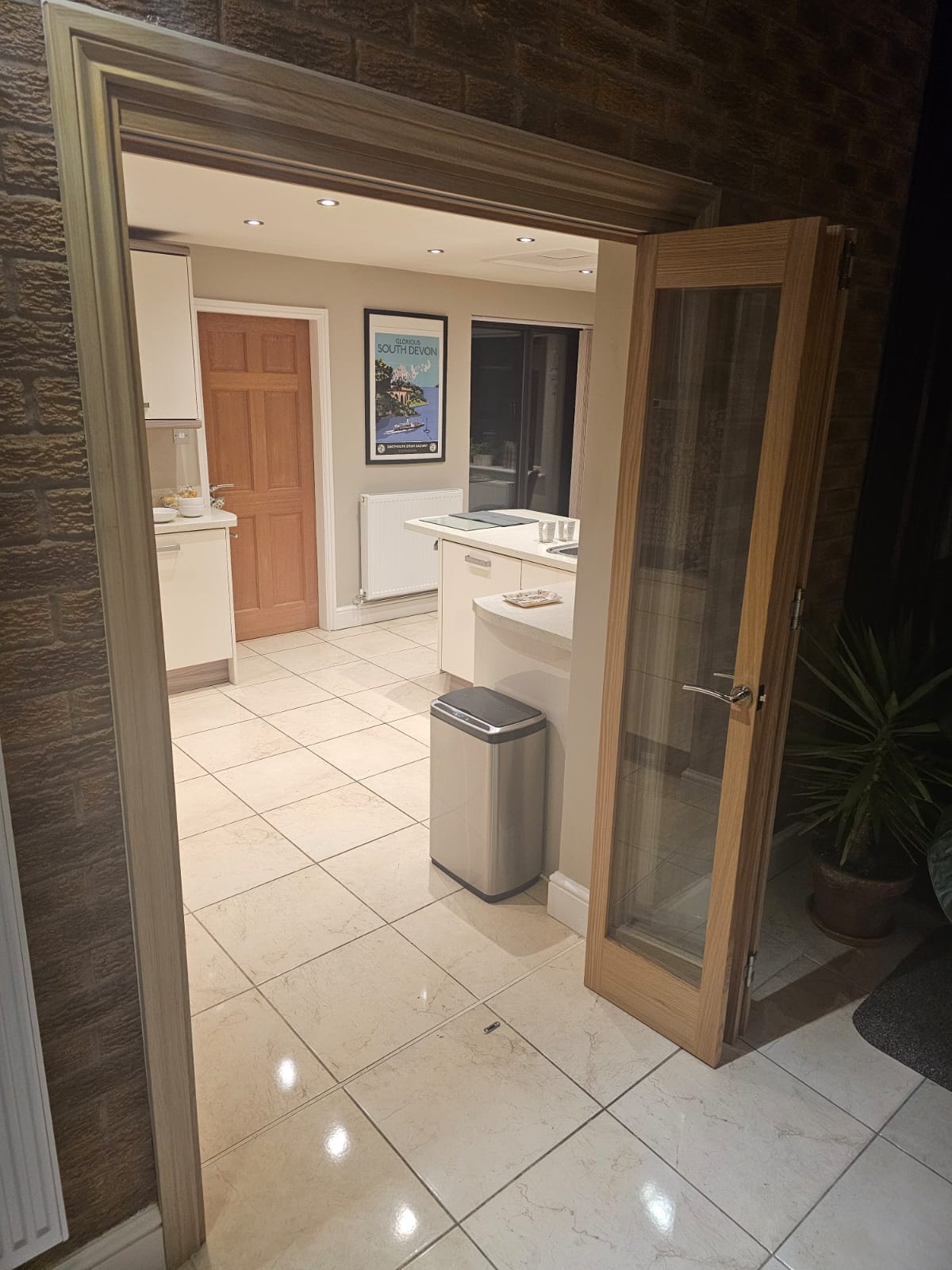 Glazed Oak Prefinished 4 Door Roomfold Grande (2 + 2 x 457mm Doors)